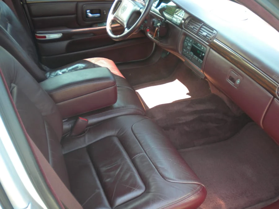1999 Cadillac DeVille 7th Gen - Image 4 of 7