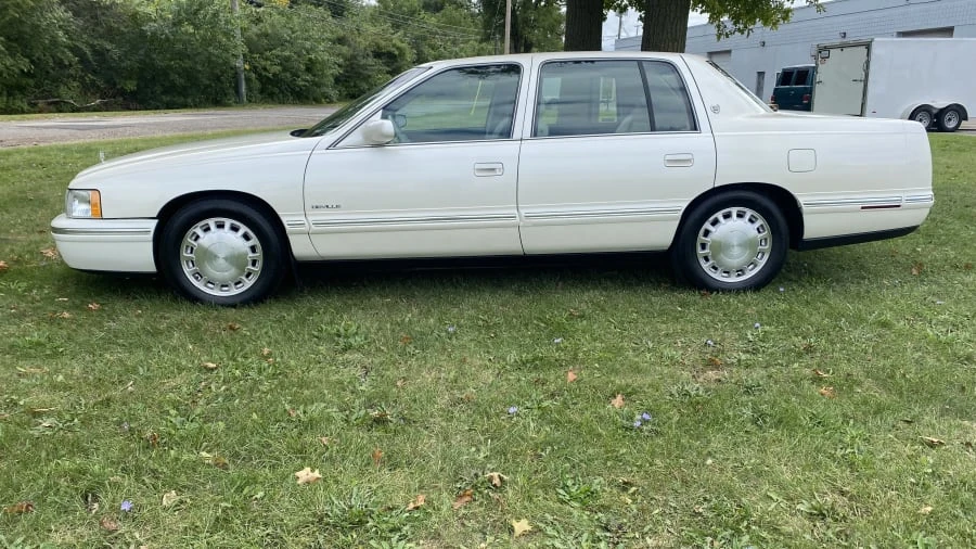 1999 Cadillac DeVille 7th Gen - Image 2 of 11