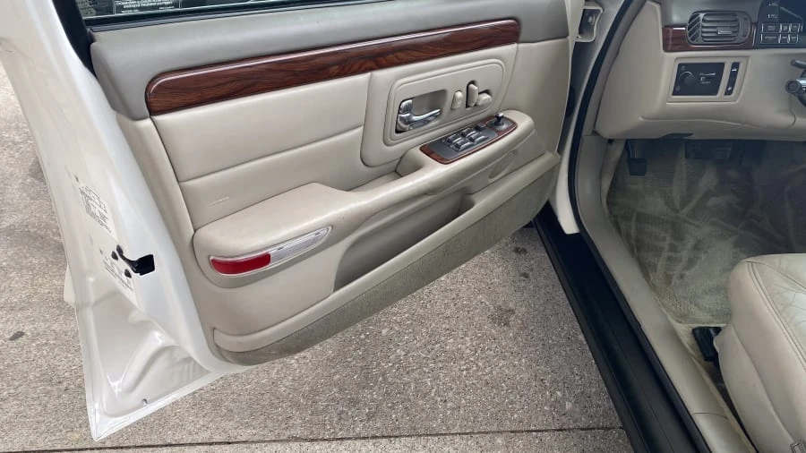 1999 Cadillac DeVille 7th Gen - Image 3 of 11