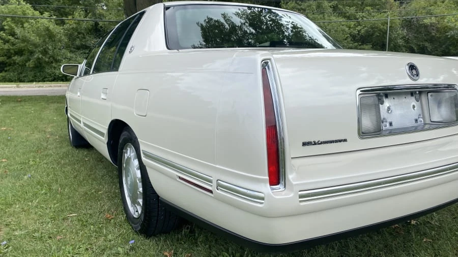 1999 Cadillac DeVille 7th Gen - Image 9 of 11