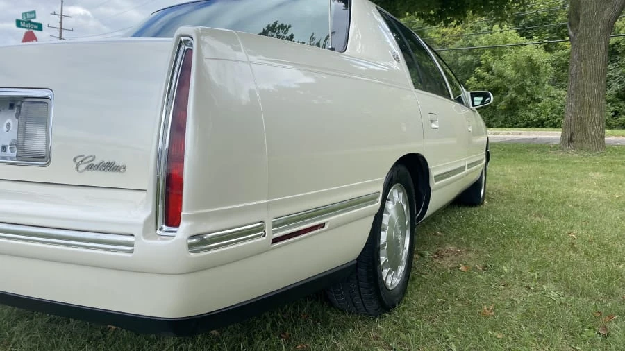 1999 Cadillac DeVille 7th Gen - Image 10 of 11