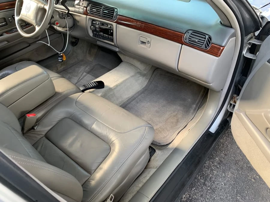 1999 Cadillac DeVille 7th Gen - Image 4 of 7
