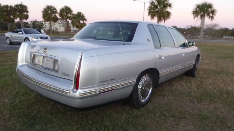 1999 Cadillac DeVille 7th Gen - Image 2 of 5