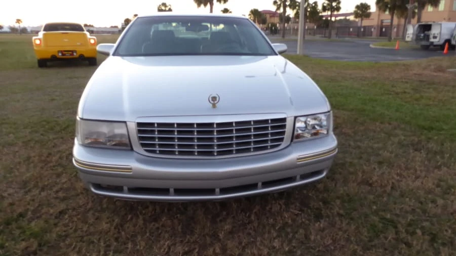 1999 Cadillac DeVille 7th Gen - Image 4 of 5
