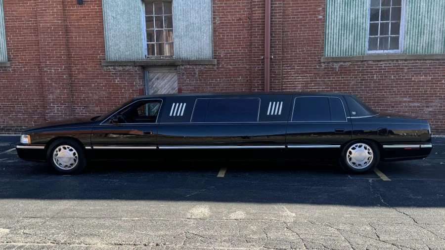 1999 Cadillac DeVille 7th Gen - Image 2 of 14