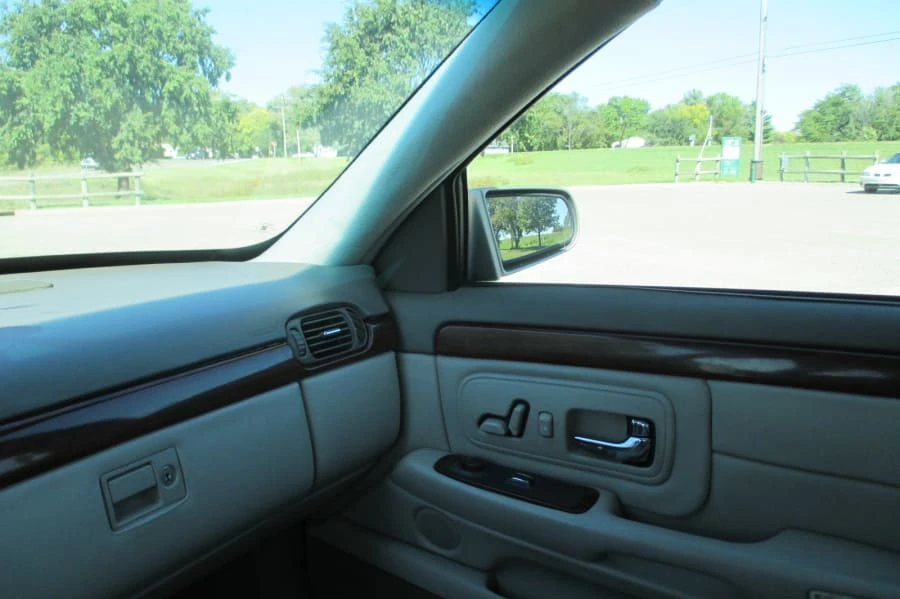 1999 Cadillac DeVille 7th Gen - Image 5 of 8
