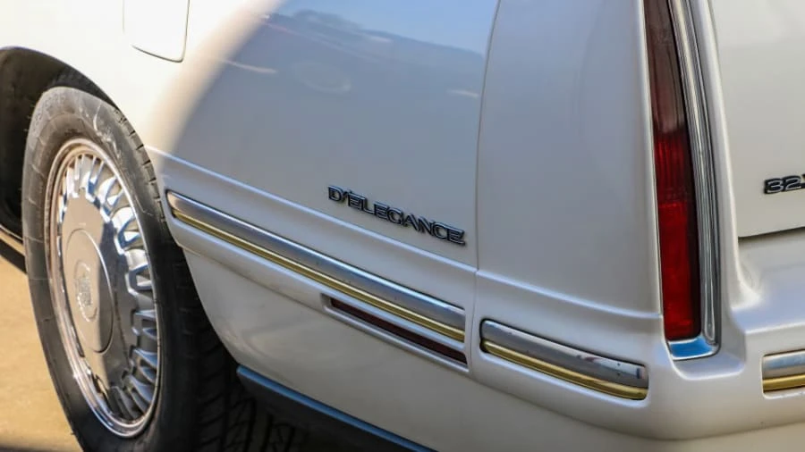 1999 Cadillac DeVille 7th Gen - Image 18 of 27