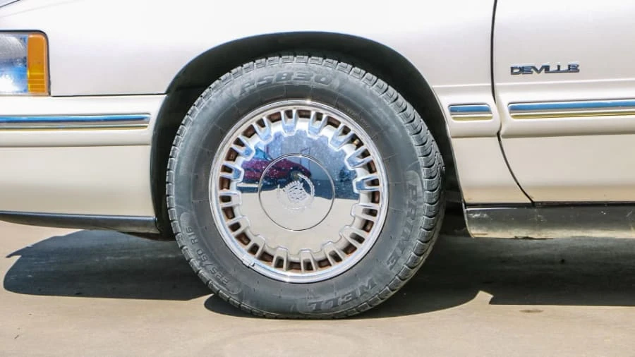 1999 Cadillac DeVille 7th Gen - Image 22 of 27
