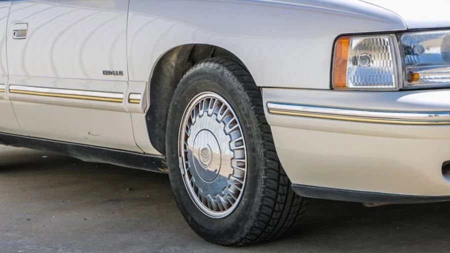 1999 Cadillac DeVille 7th Gen - Image 23 of 27