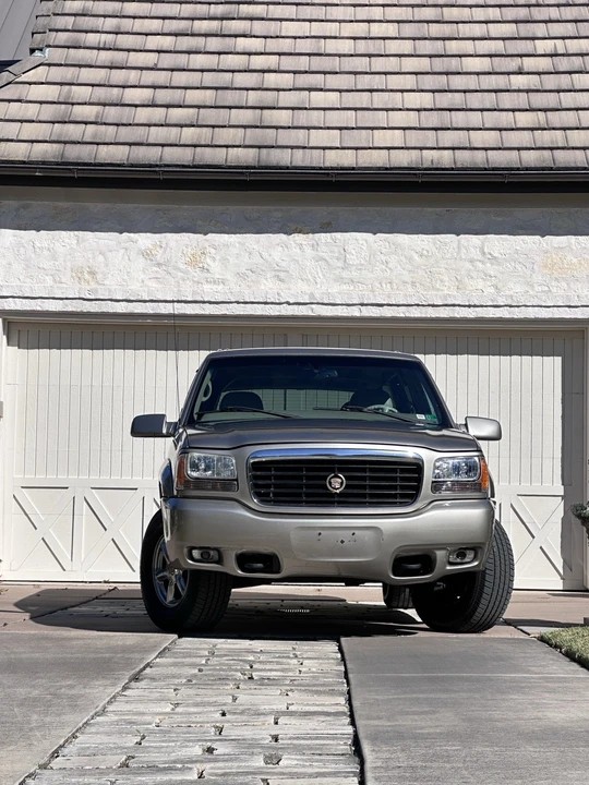 1999 Cadillac Escalade 1st Gen - Image 2 of 21