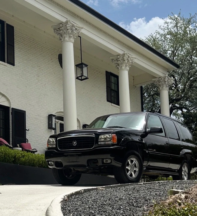 1999 Cadillac Escalade 1st Gen - Image 2 of 21