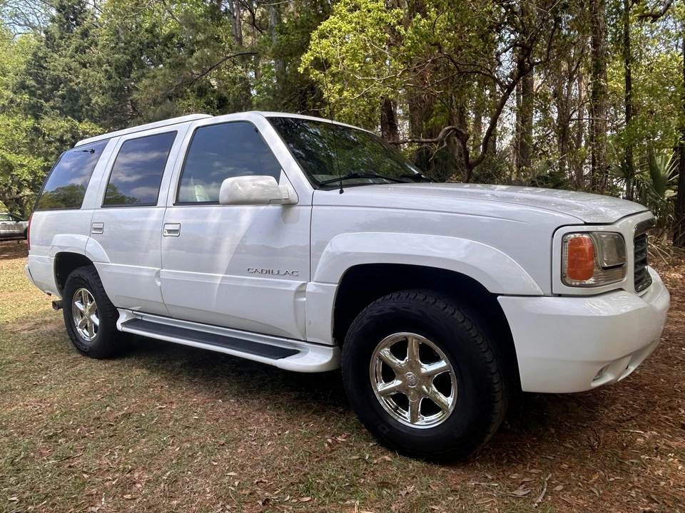 1999 Cadillac Escalade 1st Gen - Image 2 of 31