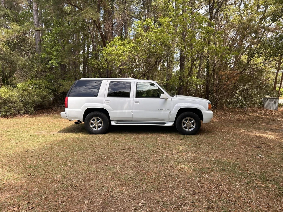 1999 Cadillac Escalade 1st Gen - Image 16 of 31
