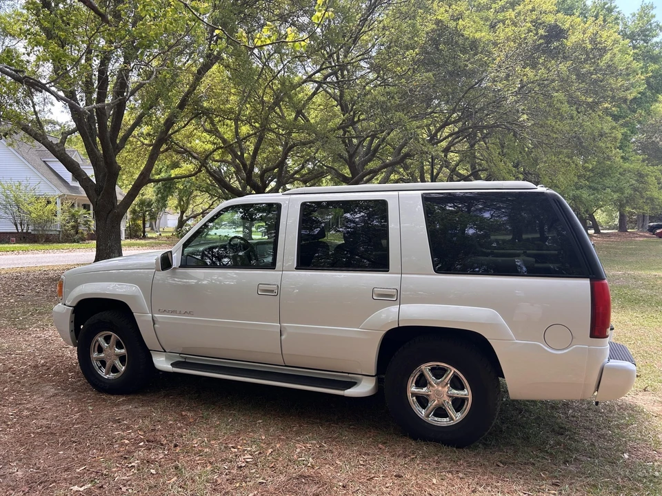 1999 Cadillac Escalade 1st Gen - Image 18 of 31
