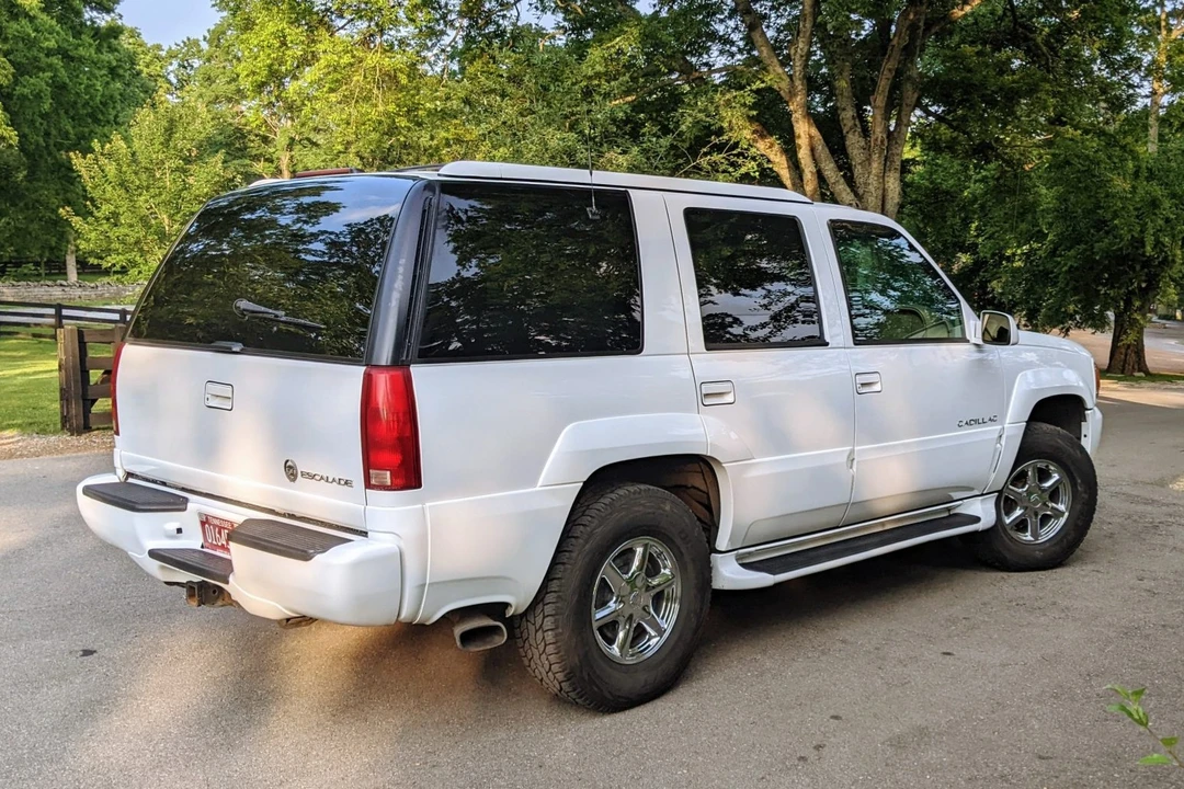1999 Cadillac Escalade 1st Gen - Image 15 of 31