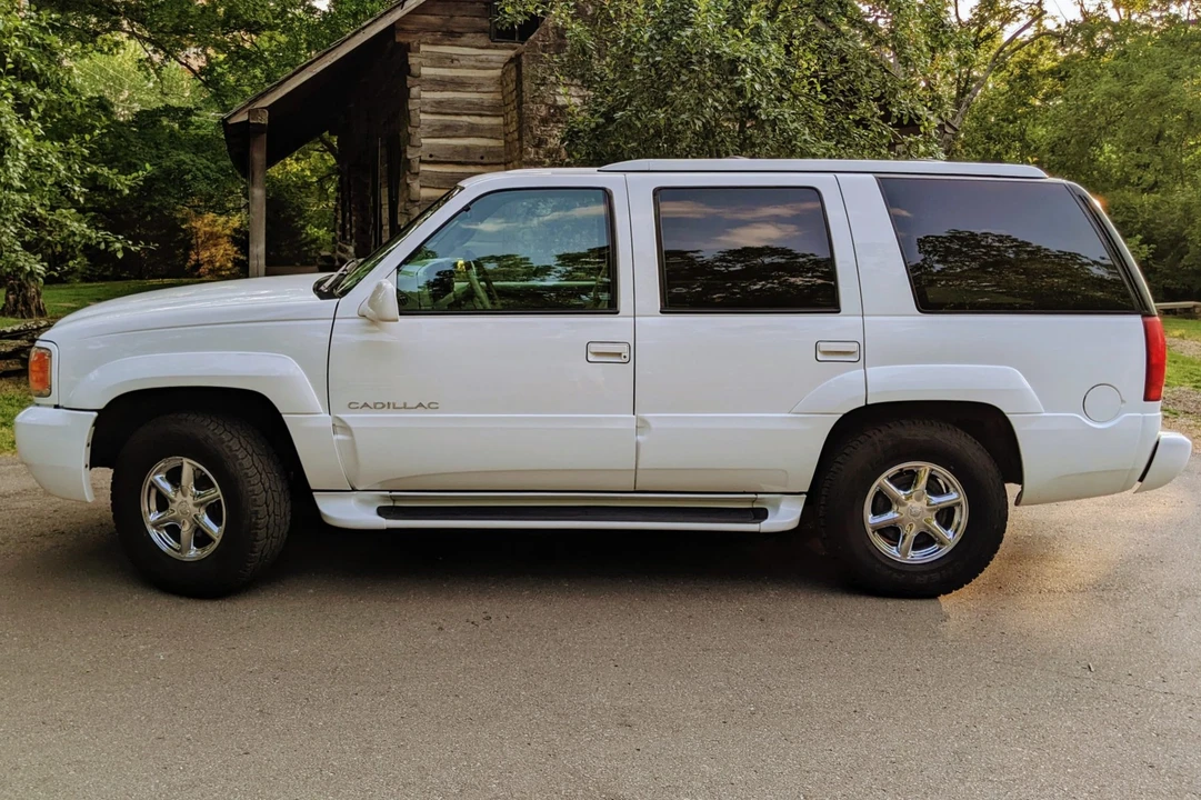 1999 Cadillac Escalade 1st Gen - Image 11 of 31