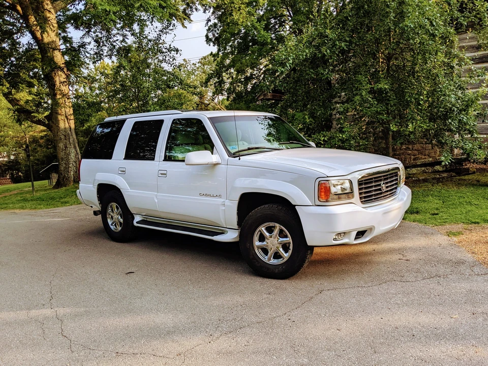 1999 Cadillac Escalade 1st Gen - Image 17 of 31