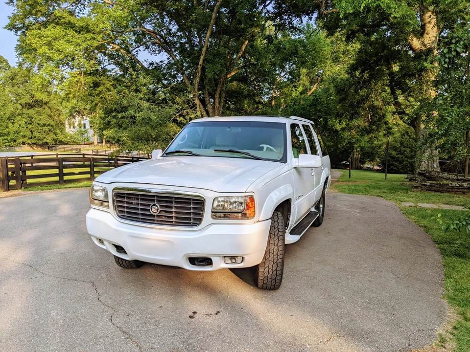 1999 Cadillac Escalade 1st Gen - Image 3 of 31