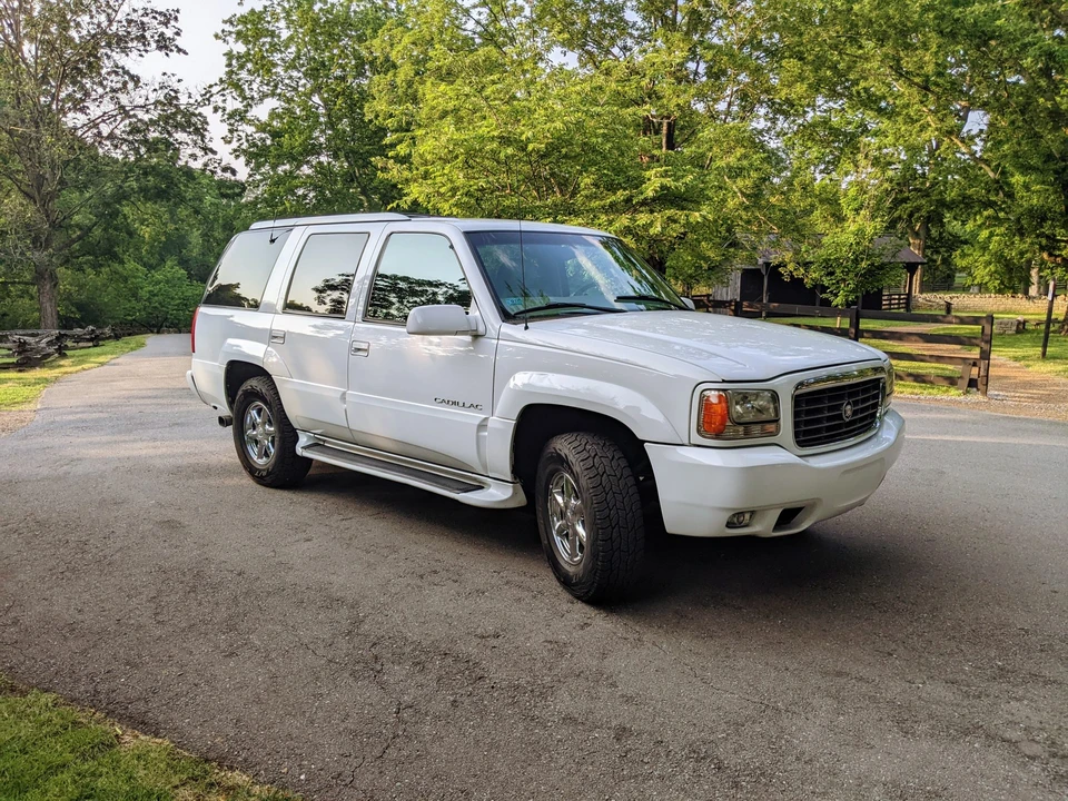 1999 Cadillac Escalade 1st Gen - Image 18 of 31