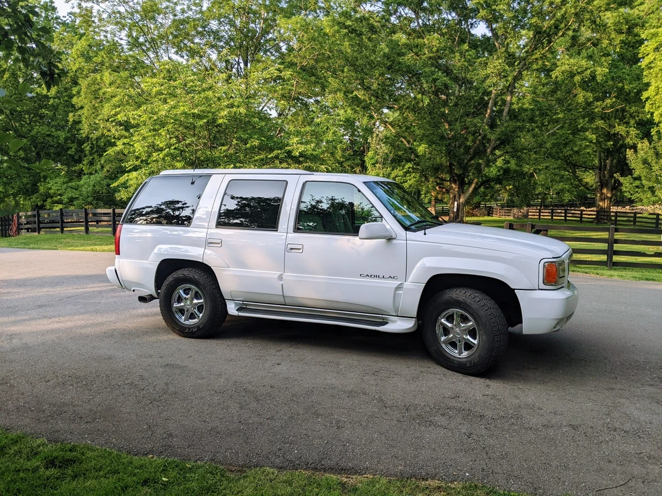 1999 Cadillac Escalade 1st Gen - Image 16 of 31
