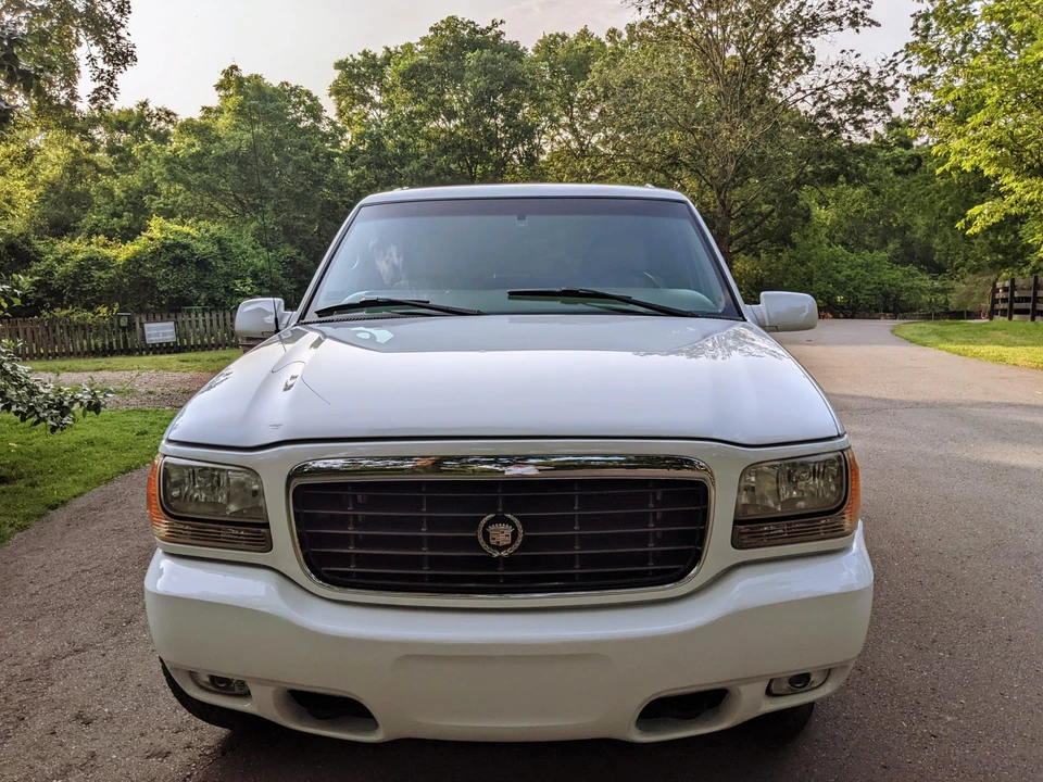 1999 Cadillac Escalade 1st Gen - Image 21 of 31