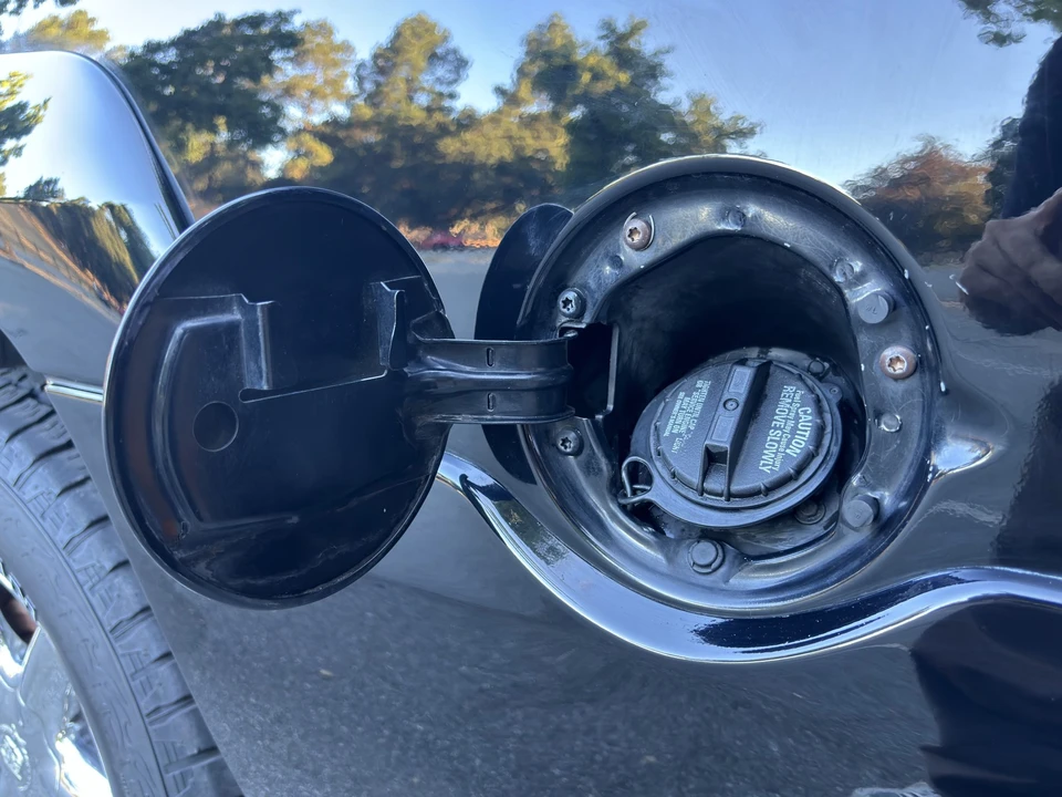 1999 Cadillac Escalade 1st Gen - Image 18 of 31