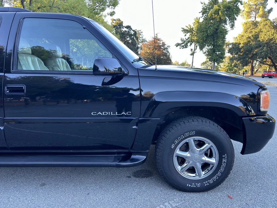 1999 Cadillac Escalade 1st Gen - Image 25 of 31