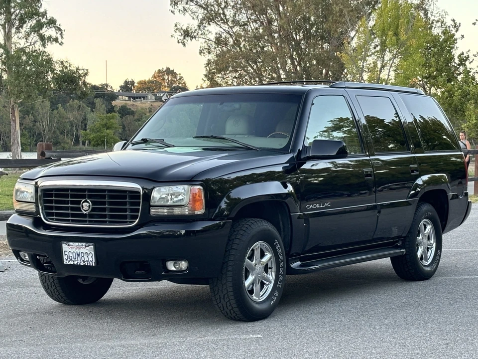 1999 Cadillac Escalade 1st Gen - Image 2 of 31