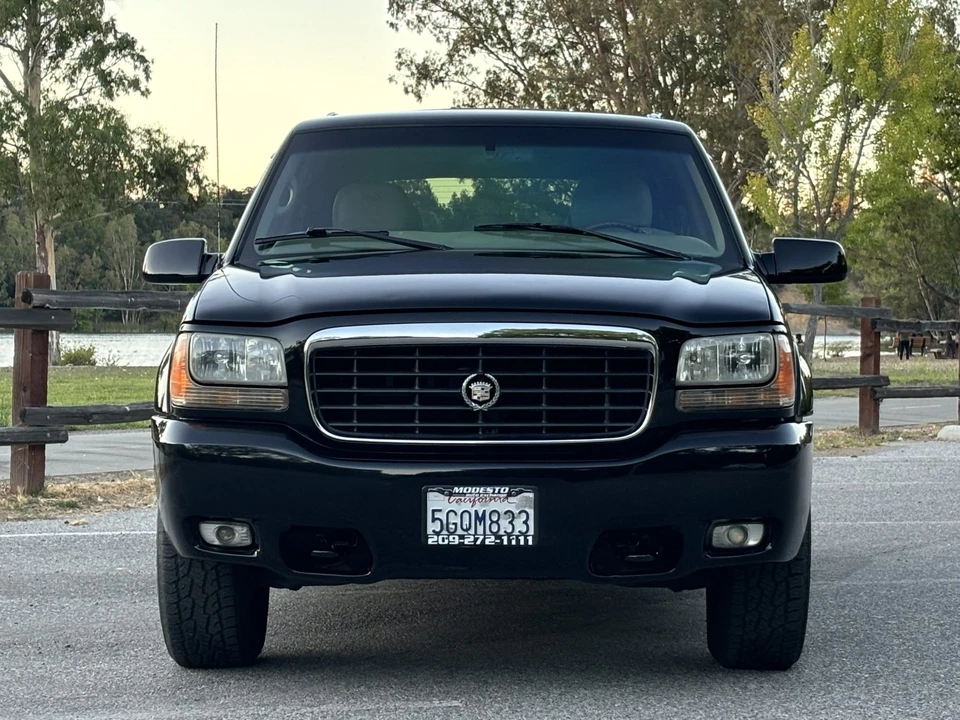 1999 Cadillac Escalade 1st Gen - Image 10 of 31
