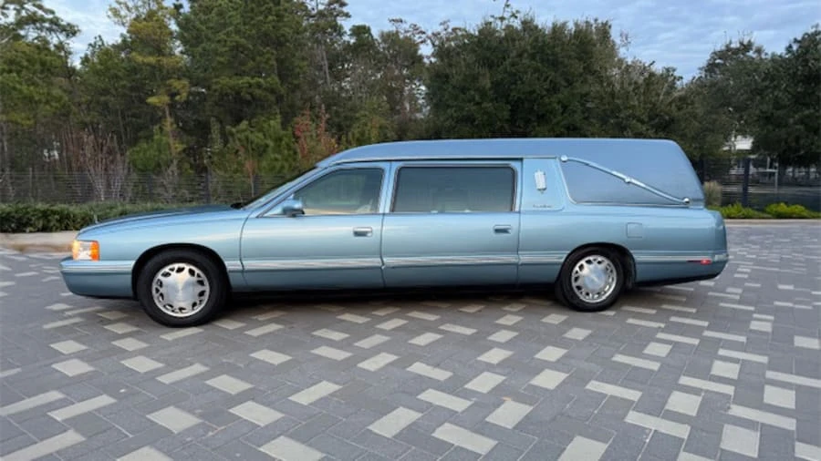 1999 Cadillac DeVille 7th Gen - Image 2 of 13