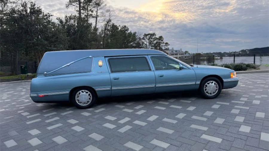 1999 Cadillac DeVille 7th Gen - Image 5 of 13