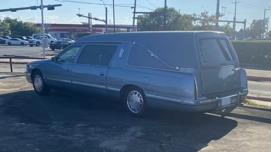 1999 Cadillac DeVille 7th Gen - Image 2 of 3