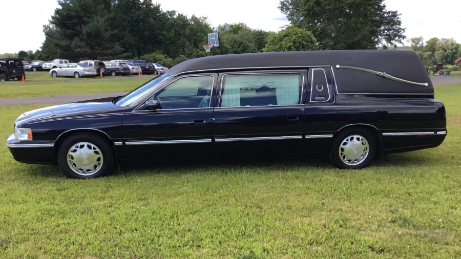 1999 Cadillac DeVille 7th Gen - Image 2 of 8