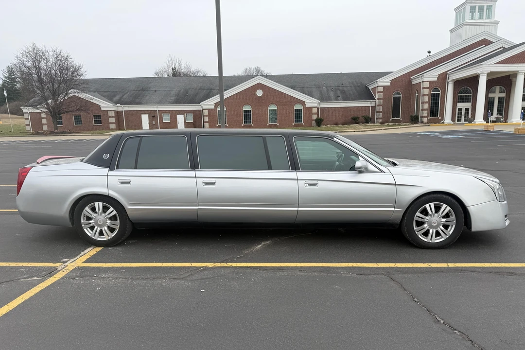 1999 Cadillac DeVille 7th Gen - Image 3 of 31