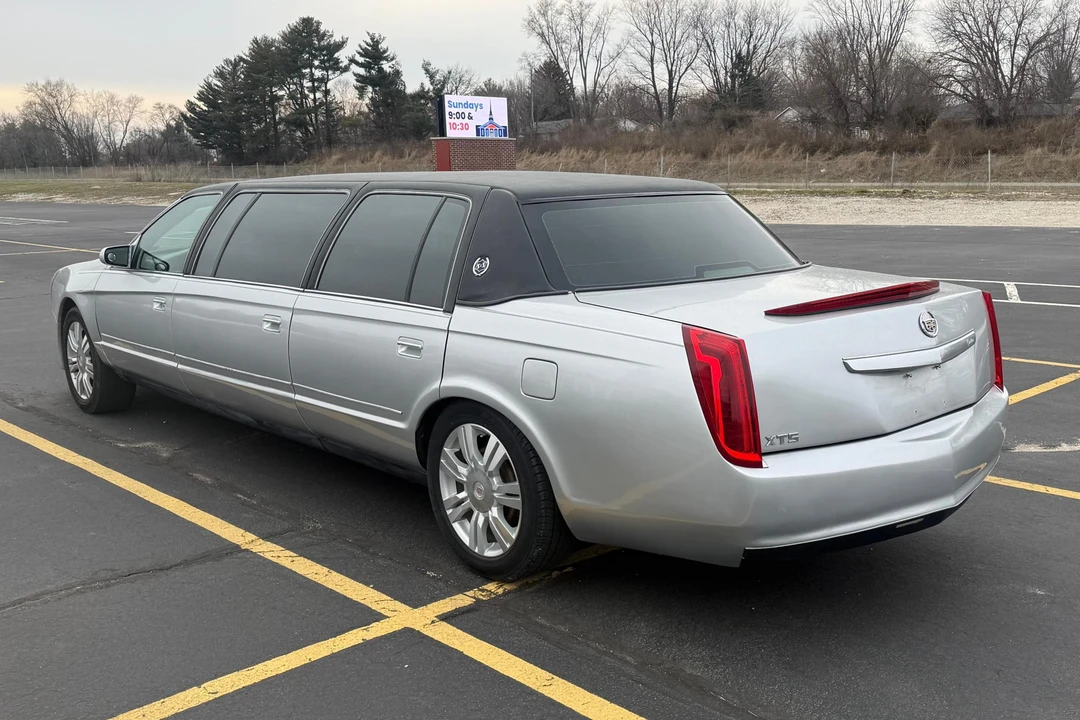 1999 Cadillac DeVille 7th Gen - Image 4 of 31