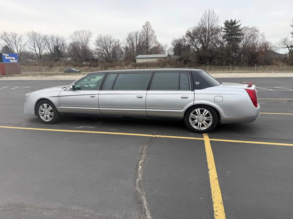 1999 Cadillac DeVille 7th Gen - Image 13 of 31