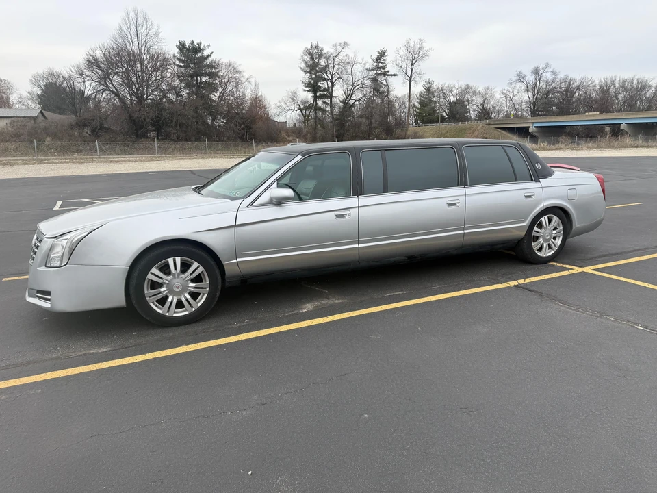 1999 Cadillac DeVille 7th Gen - Image 10 of 31