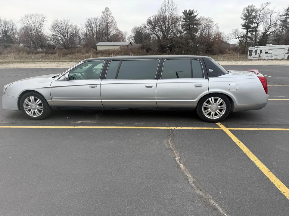 1999 Cadillac DeVille 7th Gen - Image 12 of 31