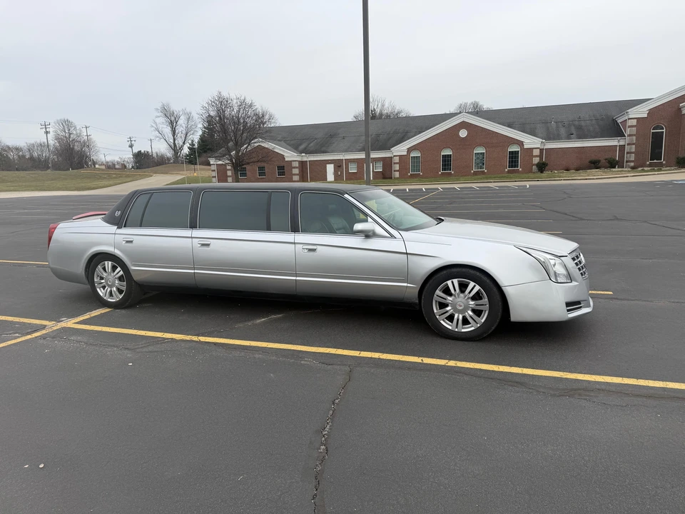 1999 Cadillac DeVille 7th Gen - Image 26 of 31