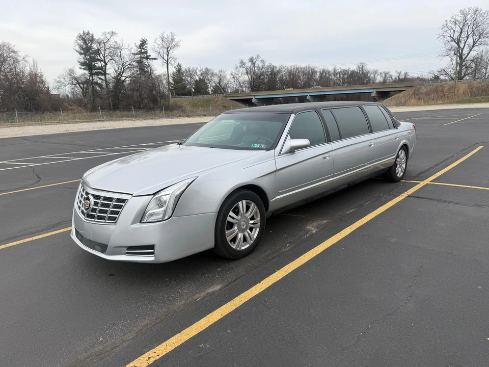 1999 Cadillac DeVille 7th Gen - Image 9 of 31