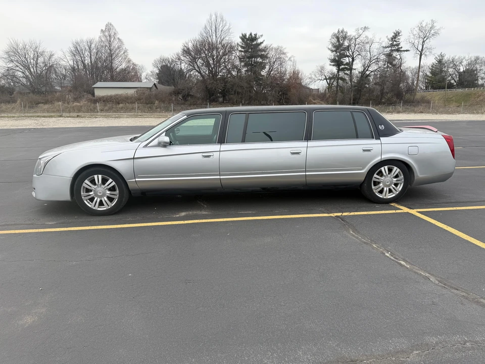 1999 Cadillac DeVille 7th Gen - Image 11 of 31