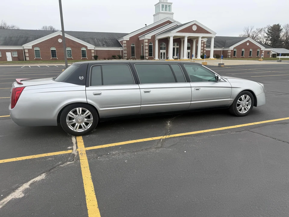 1999 Cadillac DeVille 7th Gen - Image 24 of 31
