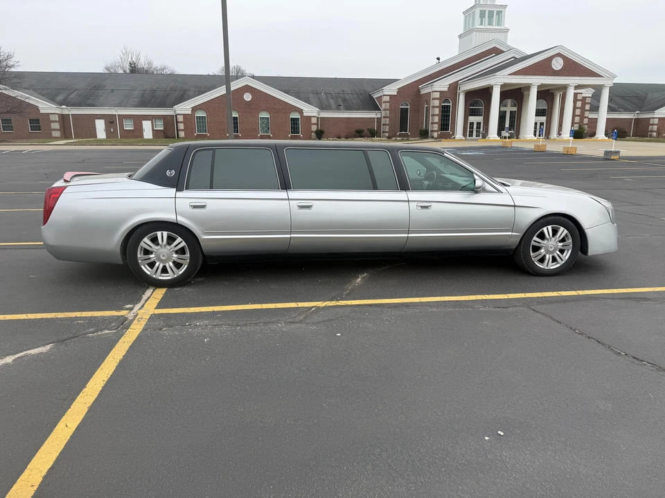 1999 Cadillac DeVille 7th Gen - Image 25 of 31