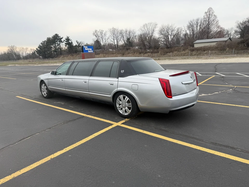 1999 Cadillac DeVille 7th Gen - Image 15 of 31