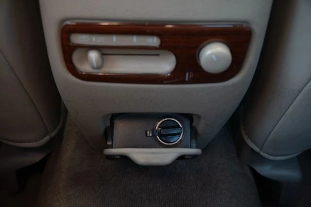 1999 Cadillac Seville - Image 24 of 31
