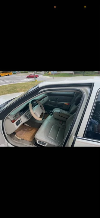 1999 Cadillac DeVille 7th Gen - Image 2 of 5