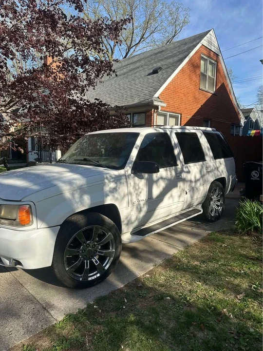 1999 Cadillac Escalade 1st Gen - Image 2 of 7