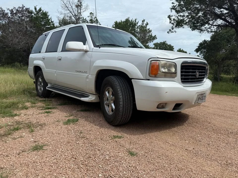 1999 Cadillac Escalade 1st Gen - Image 2 of 10