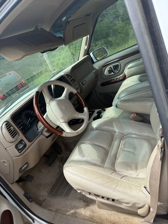 1999 Cadillac Escalade 1st Gen - Image 5 of 10