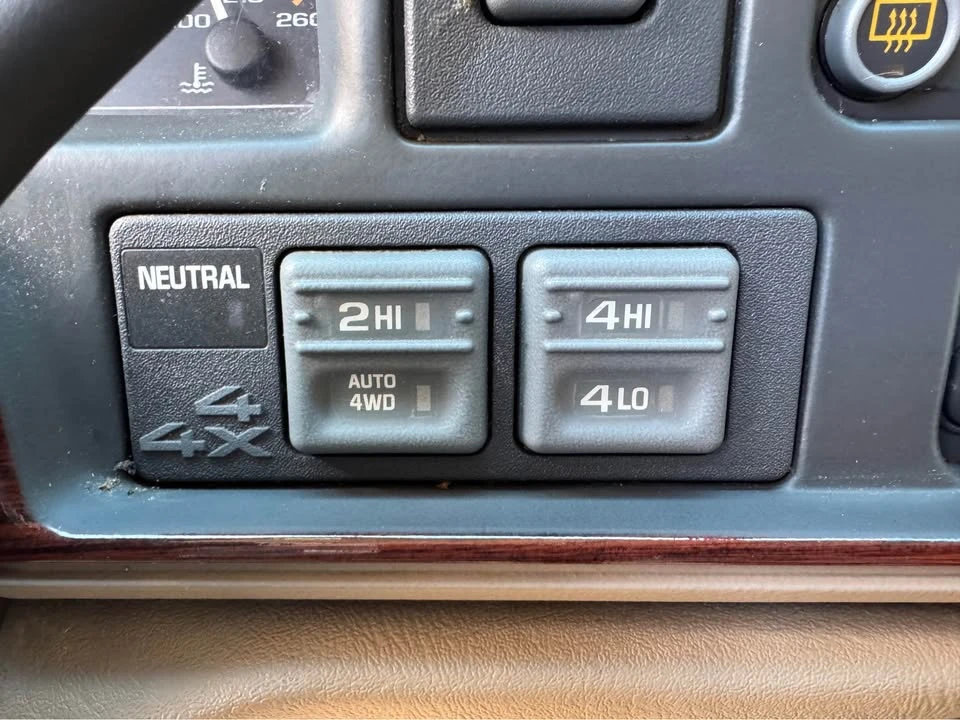 2000 Cadillac Escalade 1st Gen - Image 10 of 14